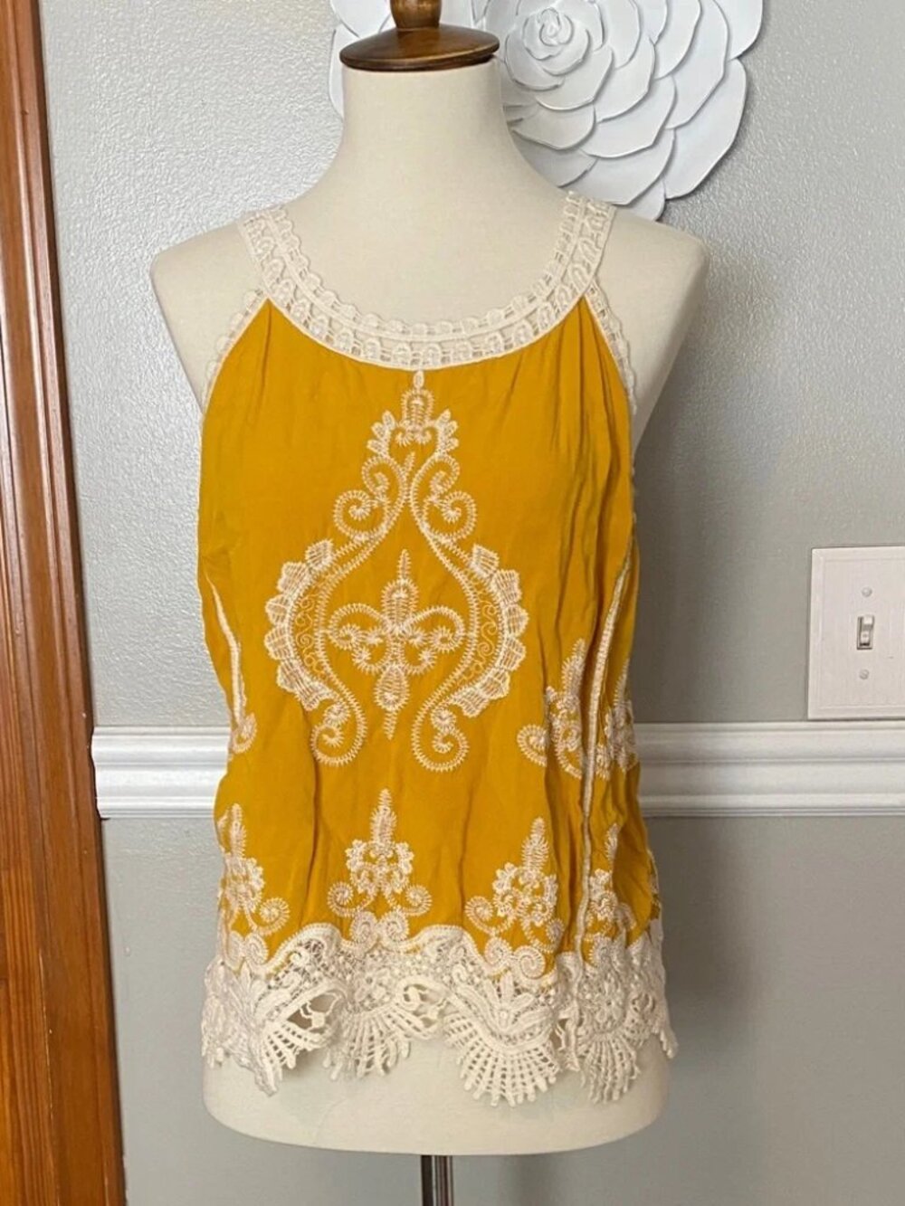 Yellow Embroidered Lace Trim Tank Top, size Large